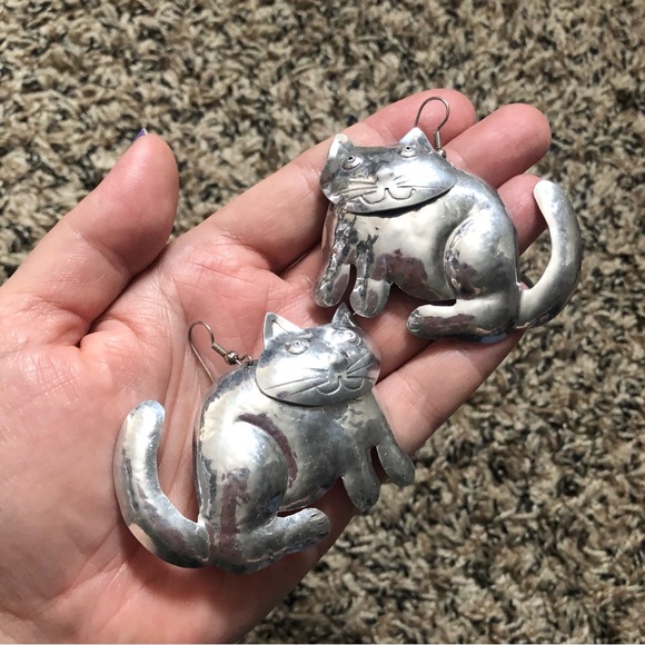 Large vintage silvertone smiling cat dangle earrings cat lady lightweight - Picture 11 of 11